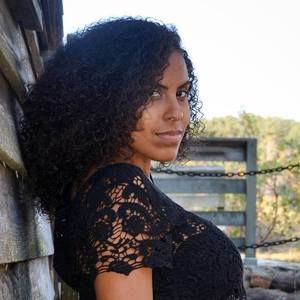 Meet your Posher, Ana